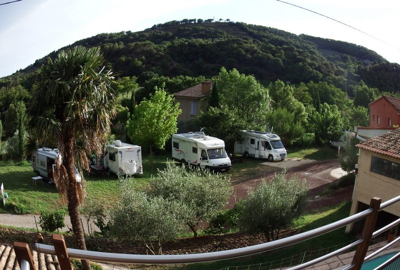 Aire de camping-cars privée du Domaine Rocheville à Nyons - 3