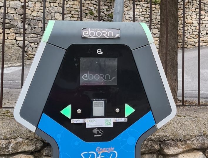 eborn – borne de recharge pour véhicule électrique à Saint-Paul-Trois-Châteaux - 0